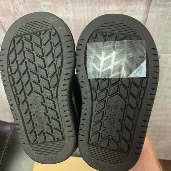 BNWTs Girls Koolaburra by UGG Short Boot. Size 5 - Picture 11 of 16